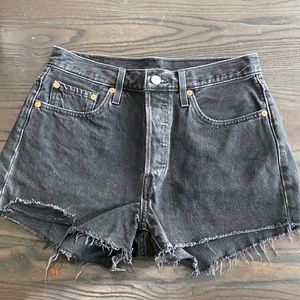 Women’s Levi’s 501 Sz 28 black denim shorts
